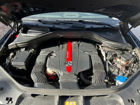 Used 2019 Mercedes-Benz GLE 43 AMG 4MATIC w/ Parking Assist Package image 11