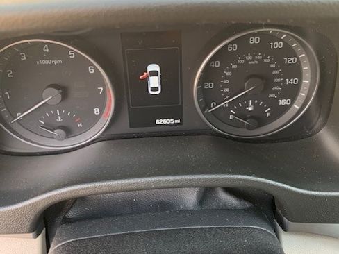 Used 2017 Hyundai Elantra Limited w/ Limited Tech Package 04 image 6