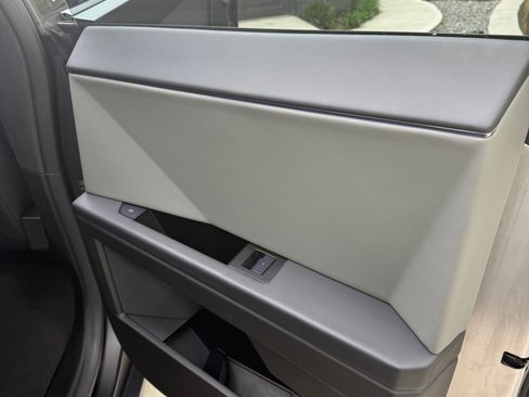 Used 2025 Tesla Cybertruck AWD Crew Cab image 23