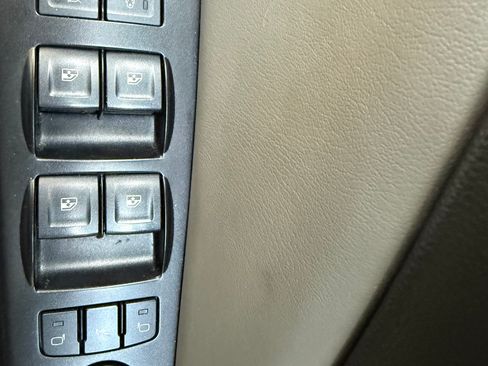 Used 2016 Chevrolet Suburban LT image 19