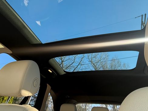 Used 2018 Mercedes-Benz GLC 300 4MATIC image 12
