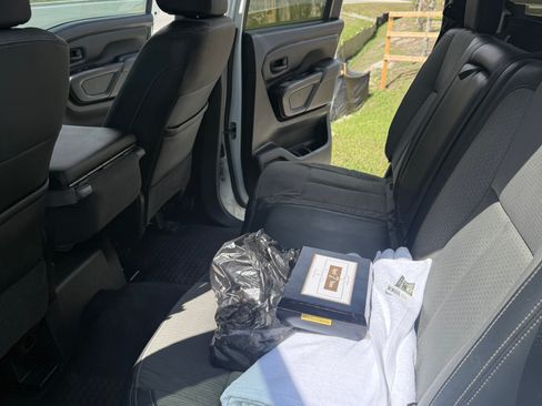 Used 2017 Nissan Titan S image 12