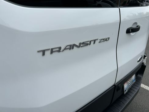 Used 2018 Ford Transit 250 130 Low Roof w/ Exterior Upgrade Package RWD image 8