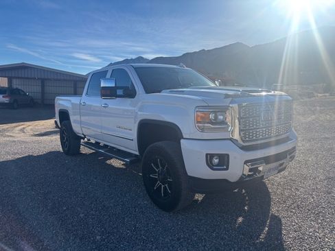 Used 2019 GMC Sierra 3500 Denali w/ Duramax Plus Package image 5