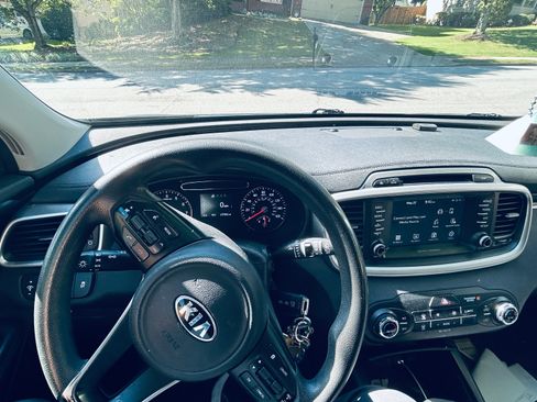 Used 2018 Kia Sorento LX image 13