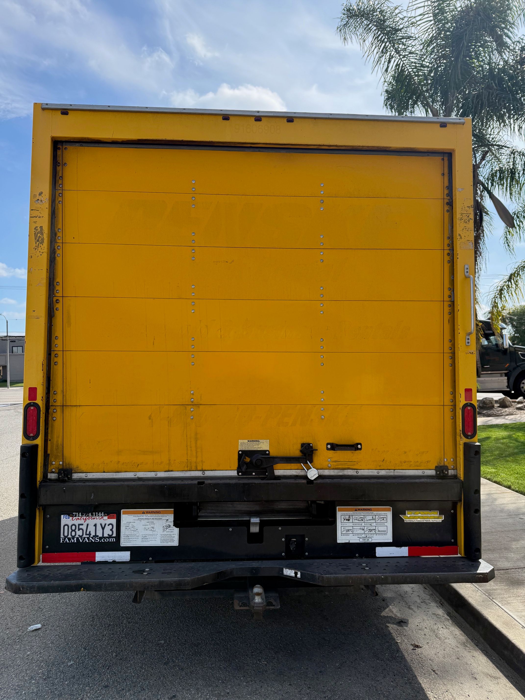 Used 2017 GMC Savana 3500 Extended RWD image 5