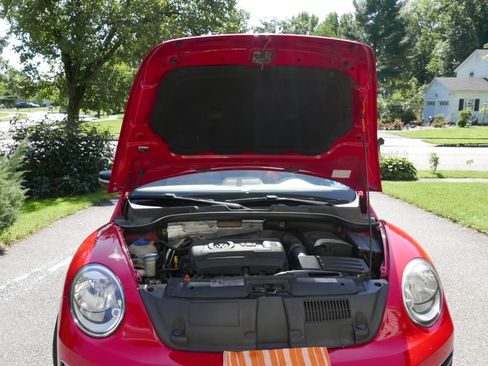 Used 2013 Volkswagen Beetle 2.0T FWD image 11