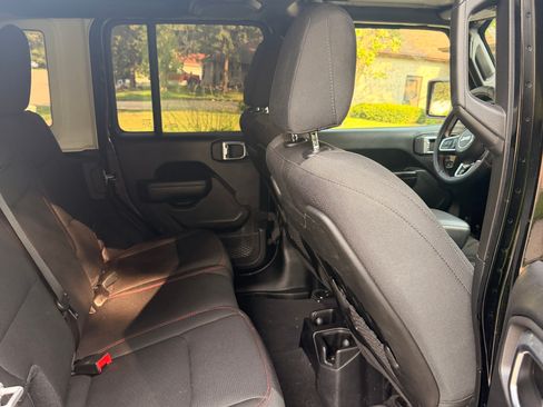 Used 2021 Jeep Wrangler Unlimited Rubicon AWD/4WD image 14