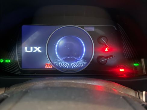 Used 2019 Lexus UX 200 F Sport image 15