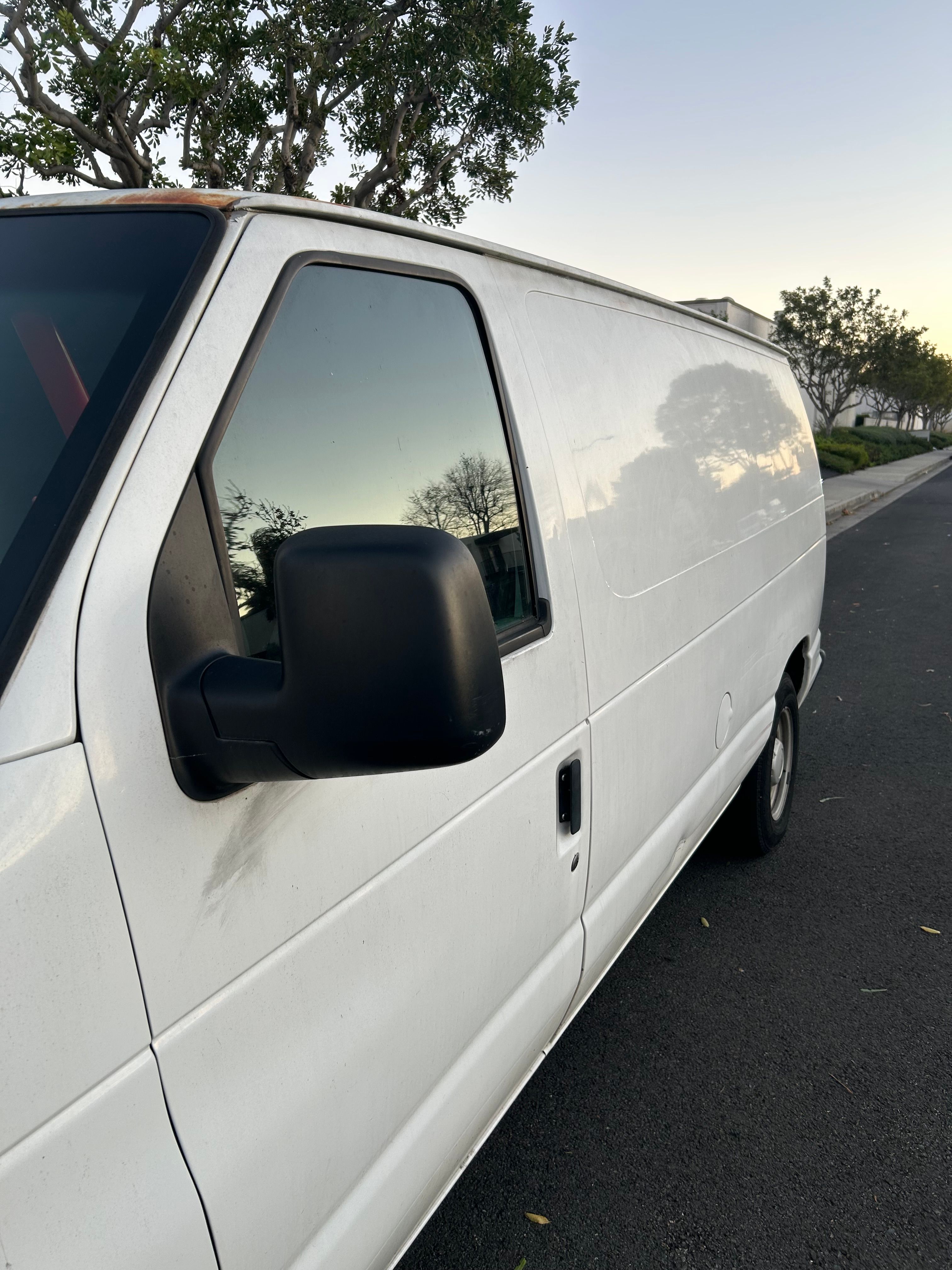 Used 2004 Ford E-150 and Econoline 150 RWD image 1