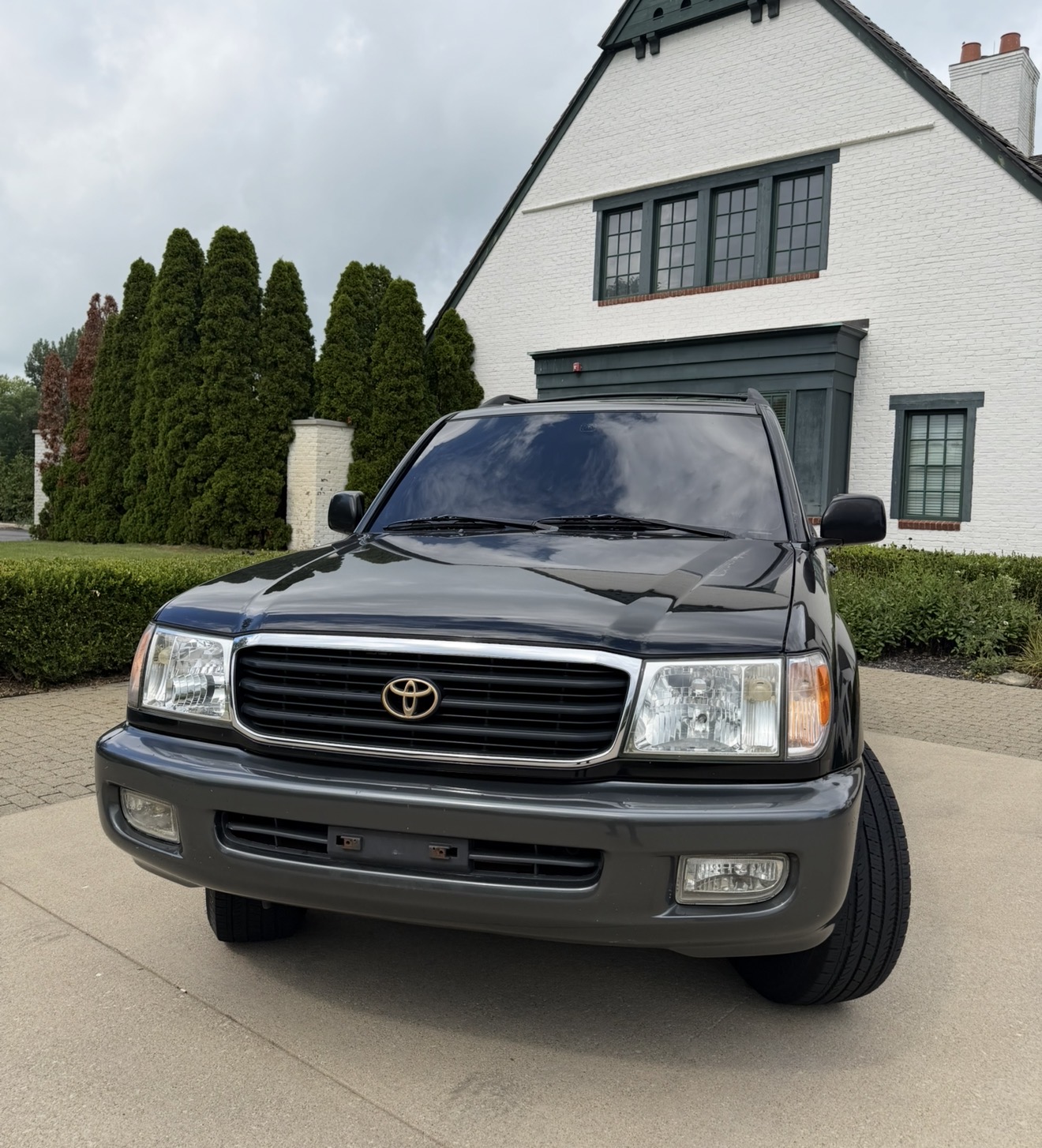 Used 1998 Toyota Land Cruiser w/ Leather Trim Pkg AWD/4WD image 2