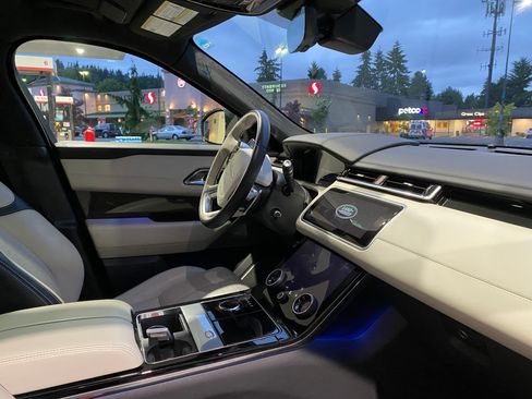 Used 2018 Land Rover Range Rover Velar image 25