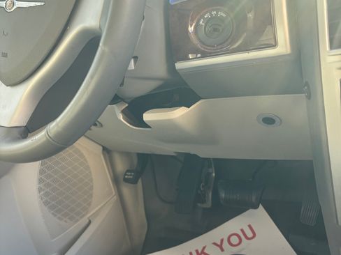 Used 2010 Chrysler Town & Country Touring w/ Heated Seat Group image 9