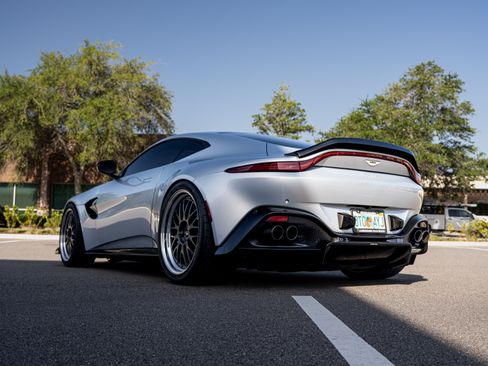 Used 2019 Aston Martin V8 Vantage Coupe RWD image 13