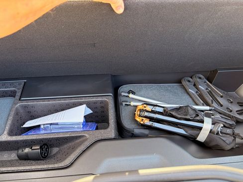 Used 2026 Rivian R1T Premium image 32