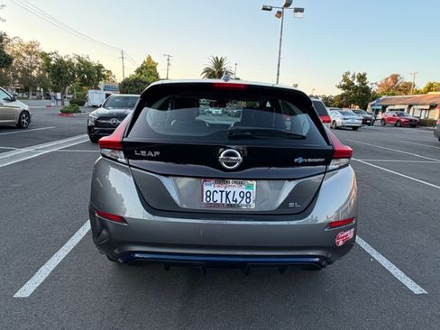 Used 2018 Nissan Leaf SL w/ SL Technology Package FWD image 5