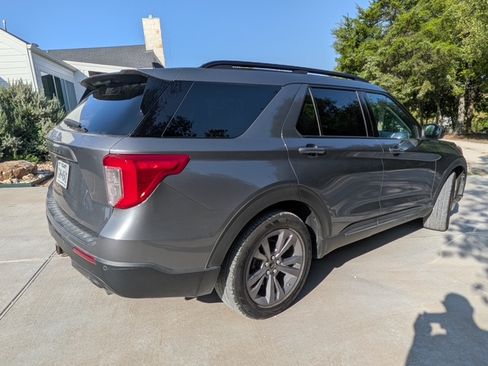 Used 2021 Ford Explorer XLT w/ Equipment Group 202A RWD image 8