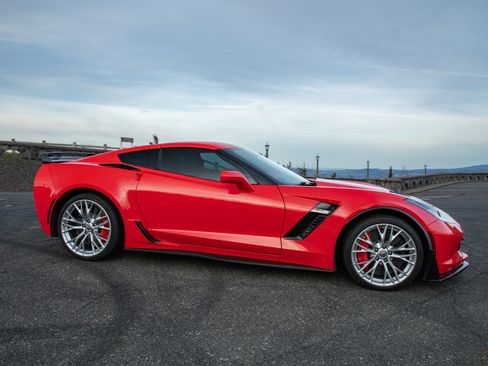 Used 2016 Chevrolet Corvette Z06 w/ 3LZ Preferred Equipment Group image 8