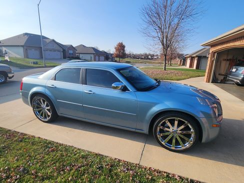 Used 2009 Chrysler 300 LX image 30
