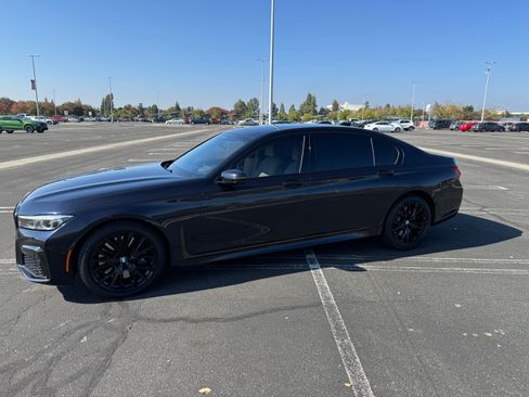 Used 2021 BMW 750i xDrive w/ Executive Package image 1