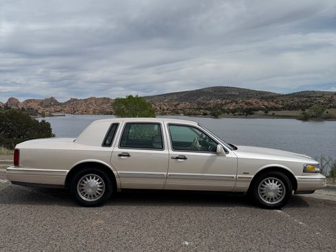 Used 1996 Lincoln Town Car Cartier image 20