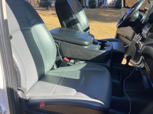 Used 2019 RAM 3500 Tradesman w/ Chrome Appearance Group image 11