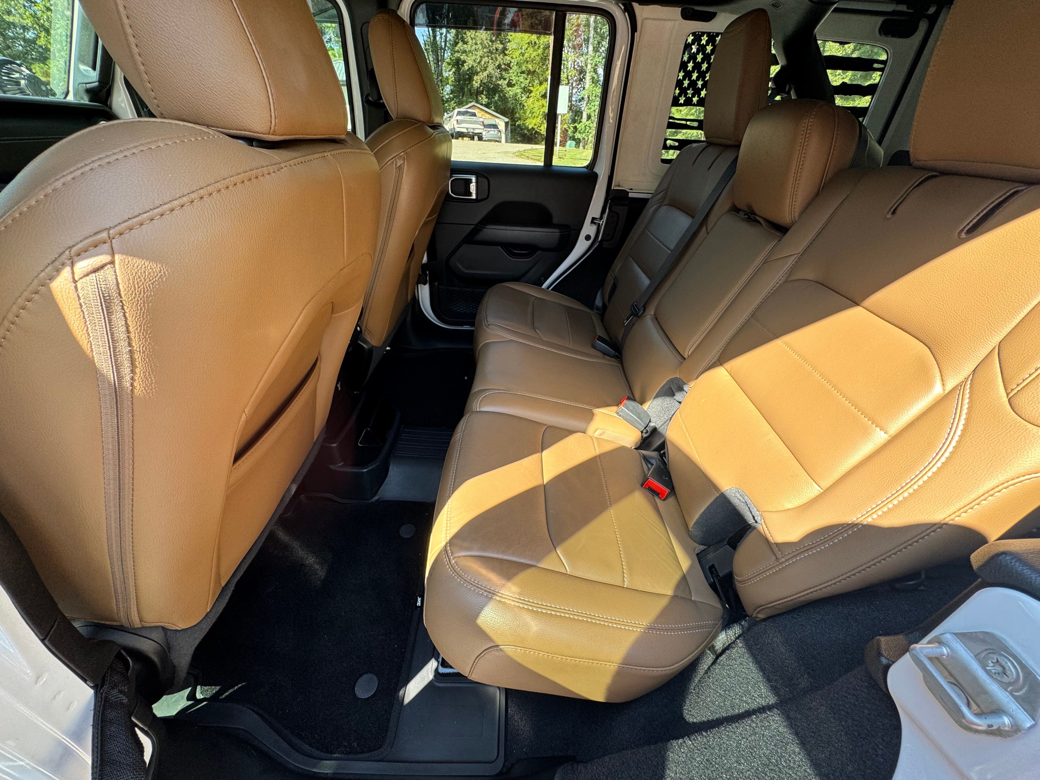 Used 2021 Jeep Wrangler Unlimited Sahara AWD/4WD image 16