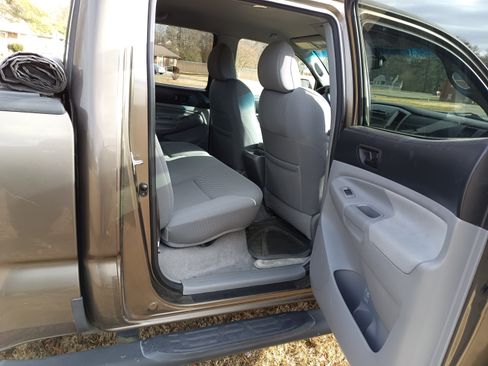 Used 2011 Toyota Tacoma 4x4 Double Cab image 8
