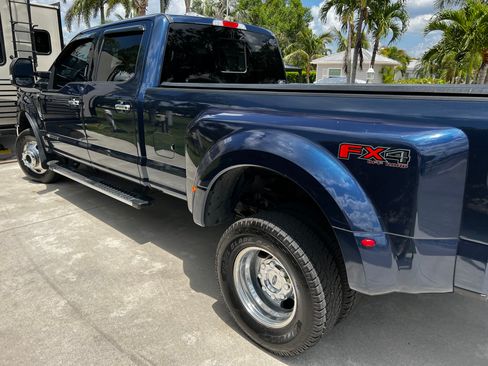 Used 2017 Ford F350 Lariat w/ Chrome Package image 9