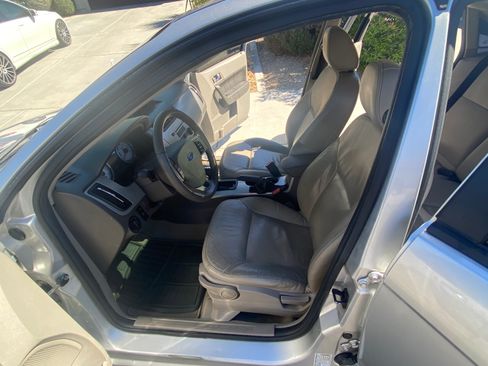 Used 2010 Ford Focus SEL image 8