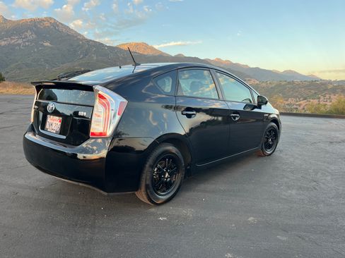 Used 2015 Toyota Prius Four w/ Deluxe Solar Roof Package FWD image 4
