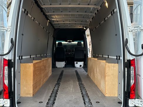 Used 2021 Mercedes-Benz Sprinter 2500 image 27