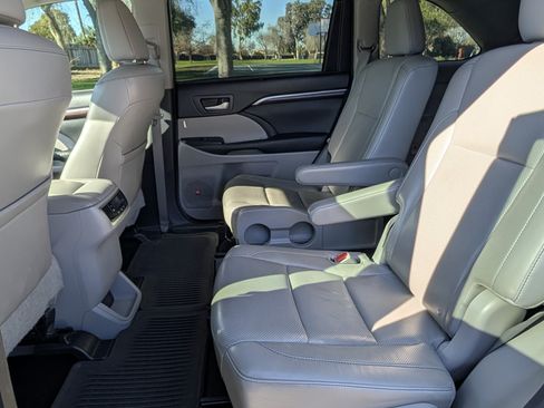 Used 2015 Toyota Highlander Limited image 10