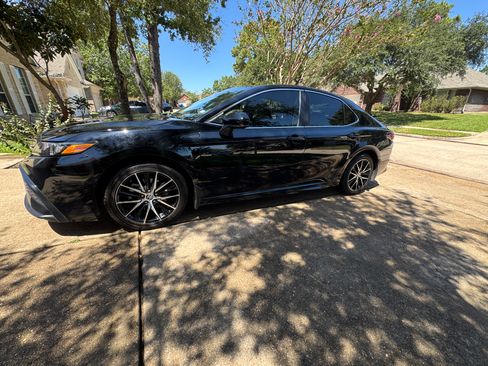 Used 2021 Toyota Camry SE FWD image 5