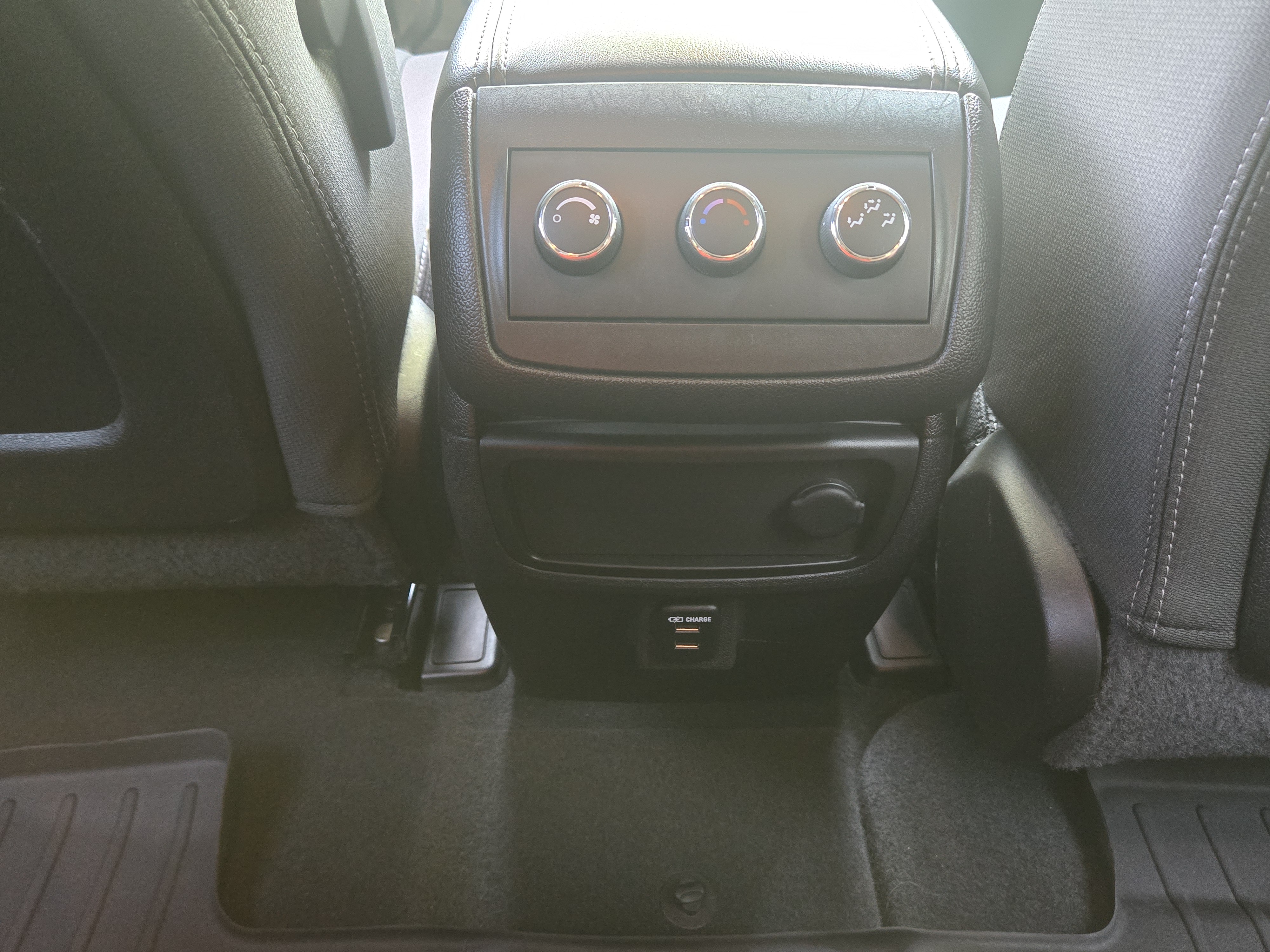 Used 2016 GMC Acadia SLE FWD image 24