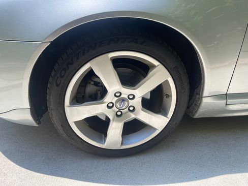 Used 2010 Volvo V70 R-Design FWD image 5