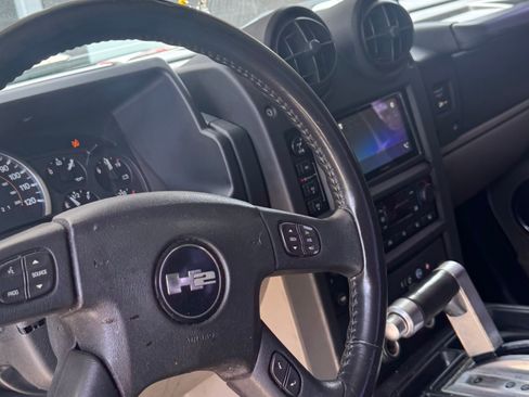 Used 2007 HUMMER H2 SUT w/ Chrome Appearance Package AWD/4WD image 12