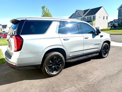 Used 2024 GMC Yukon SLT w/ SLT Luxury Package AWD/4WD image 4