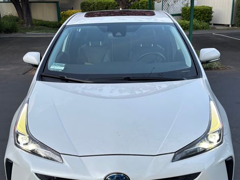 Used 2019 Toyota Prius XLE w/ Premium Convenience Package image 1