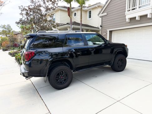 Used 2017 Toyota 4Runner TRD Off-Road Premium image 4