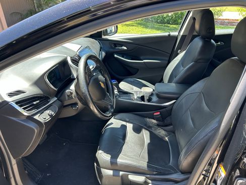 Used 2017 Chevrolet Volt Premier w/ Driver Confidence II Package FWD image 8