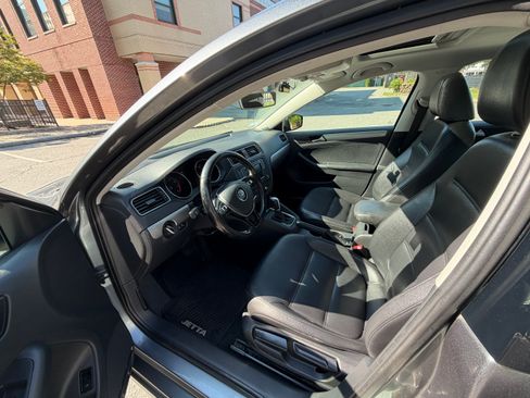 Used 2017 Volkswagen Jetta SE FWD image 12