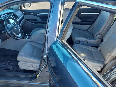 Used 2016 Toyota Highlander XLE image 10