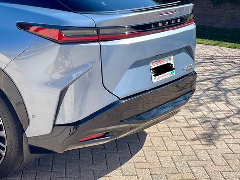 Used 2024 Lexus RZ 450e Premium w/ Accessory Package (2T) image 10