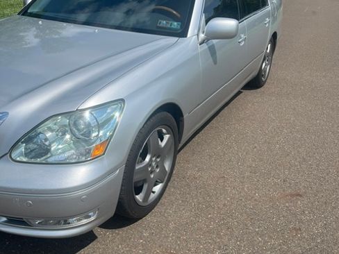 Used 2005 Lexus LS 430 w/ Premium Pkg RWD image 10