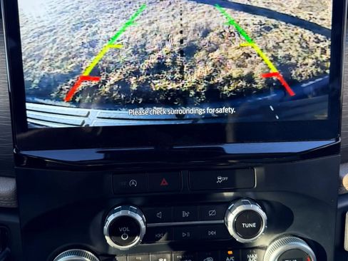 Used 2024 Ford Expedition Limited image 11