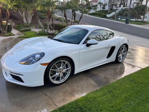 Used 2019 Porsche 718 Cayman image 4