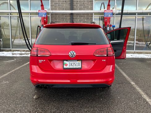 Used 2016 Volkswagen Golf SE image 11