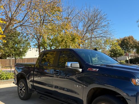 Used 2021 Chevrolet Silverado 1500 LT w/ Z71 Off-Road Package image 4