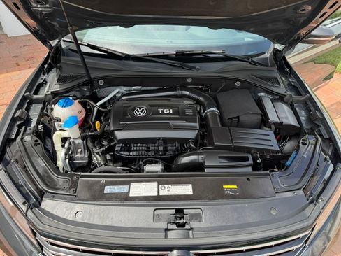 Used 2017 Volkswagen Passat 1.8T R-Line FWD image 11